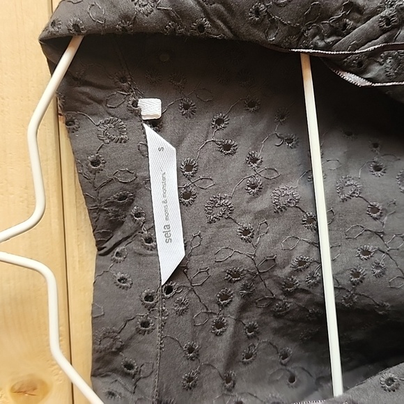 Sela Moms and Monsters Shirt Size Small - Picture 4 of 5